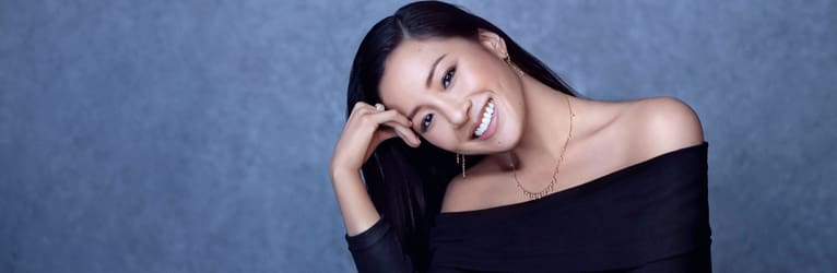 吳恬敏佩戴高級珠寶和玫瑰金鑽石腕錶