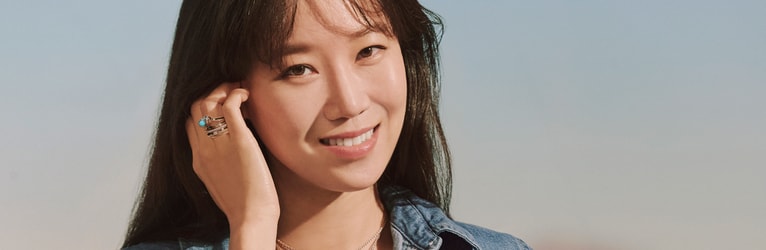 Kong Hyo Jin wearing Possession rose gold diamond bangle bracelets