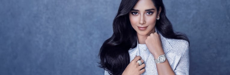 Balqees Ahmed Fathi佩戴白金鑽石珠寶和鑽石腕錶