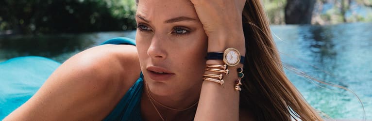 Doutzen Kroes luce el reloj y la colección de joyería Piaget Possession