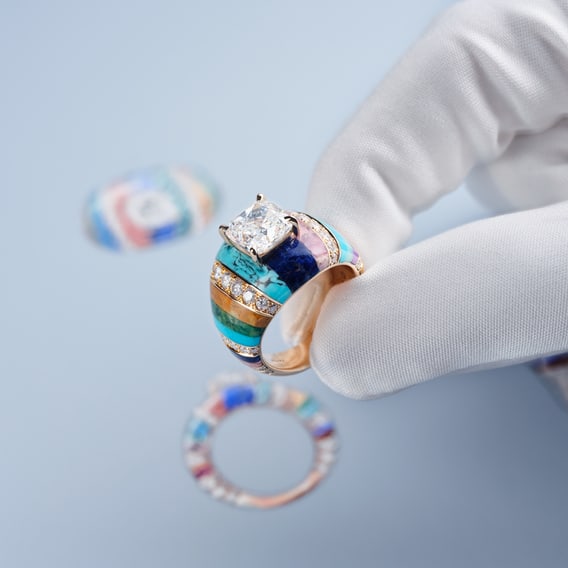 High jewellery ring in gold with diamonds and precious stones