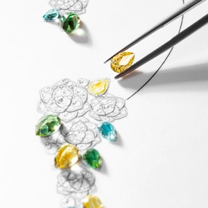 design of jewelry set with precious stones