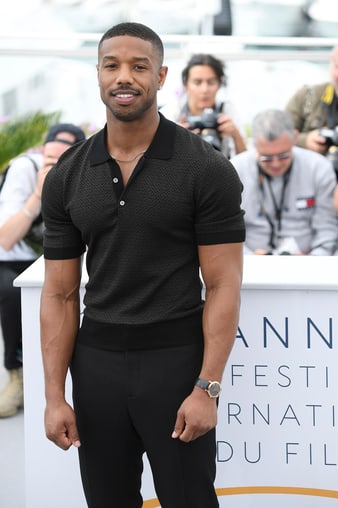 Michael B. Jordan arbore une montre de luxe Piaget Altiplano en or rose à Cannes