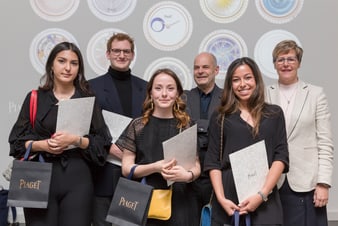 Schmuck- und Uhrendesign-Studierende sollten das Zifferblatt einer Possession Uhr gestalten