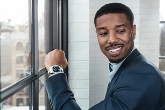Michael B. Jordan arbore une montre de luxe Piaget Polo S