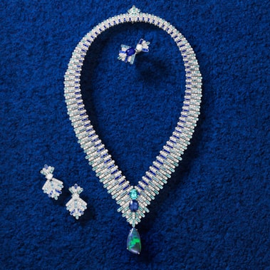 High Jewellery necklace from the Colours of Extraleganza collection