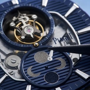 Assembling a watch movement